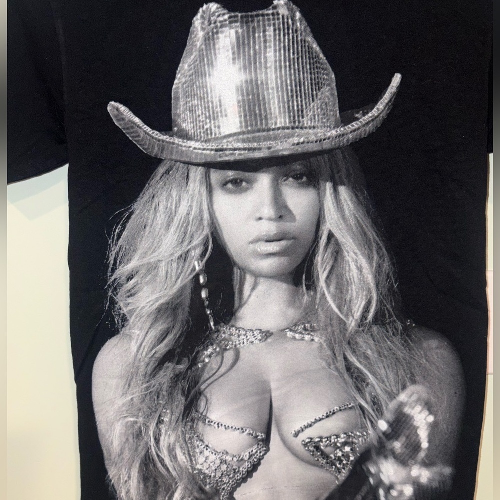 Beyoncé Renaissance World Tour concert t-shirt - Picture 2 of 6